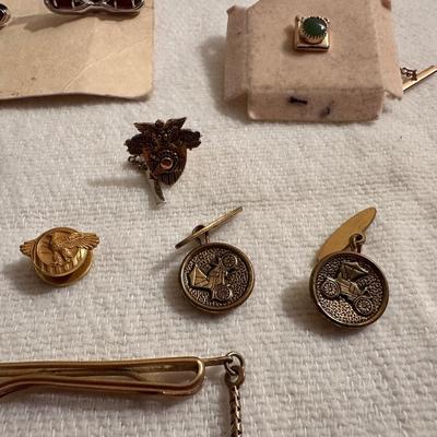 CUFFLINKS AND TIE TACKS