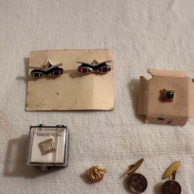 CUFFLINKS AND TIE TACKS