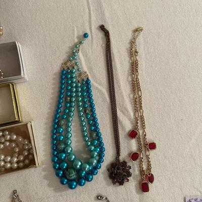 A VARIETY OF COSTUME JEWELRY