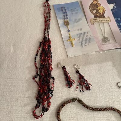 A VARIETY OF COSTUME JEWELRY