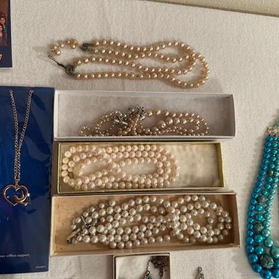 A VARIETY OF COSTUME JEWELRY
