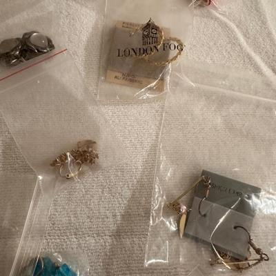 AN ASSORTMENT OF COSTUME CLIP ON EARRINGS