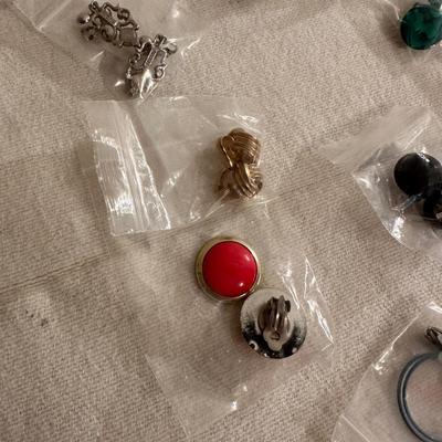 AN ASSORTMENT OF COSTUME CLIP ON EARRINGS