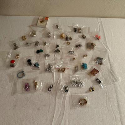 AN ASSORTMENT OF COSTUME CLIP ON EARRINGS