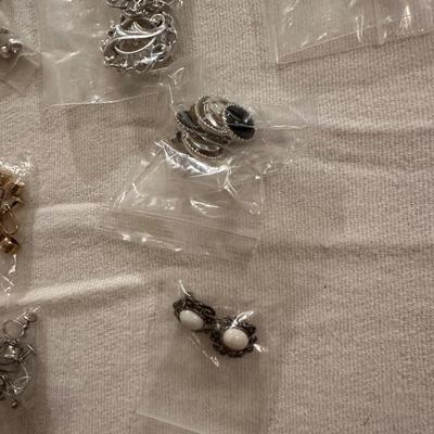 AN ASSORTMENT OF COSTUME CLIP ON EARRINGS