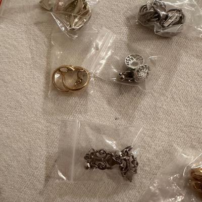 AN ASSORTMENT OF COSTUME CLIP ON EARRINGS