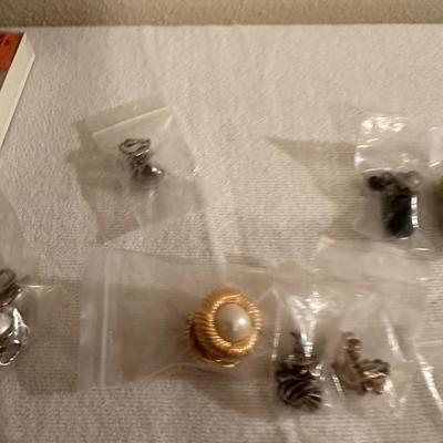 AN ASSORTMENT OF COSTUME CLIP ON EARRINGS