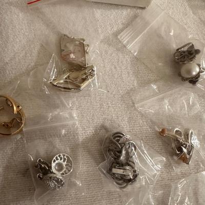 AN ASSORTMENT OF COSTUME CLIP ON EARRINGS