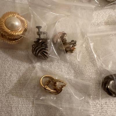 AN ASSORTMENT OF COSTUME CLIP ON EARRINGS