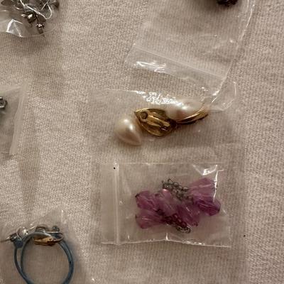 AN ASSORTMENT OF COSTUME CLIP ON EARRINGS