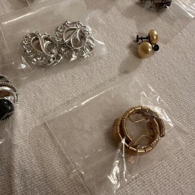 AN ASSORTMENT OF COSTUME CLIP ON EARRINGS