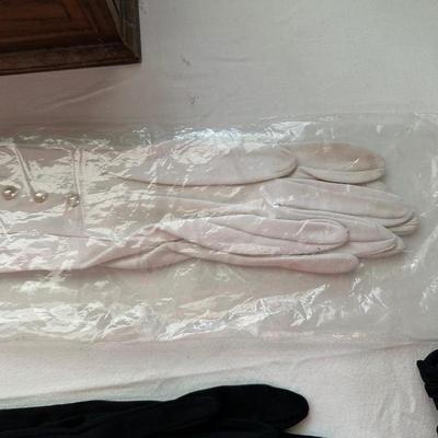 VINTAGE DRESS GLOVES AND HANKIES