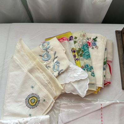 VINTAGE DRESS GLOVES AND HANKIES