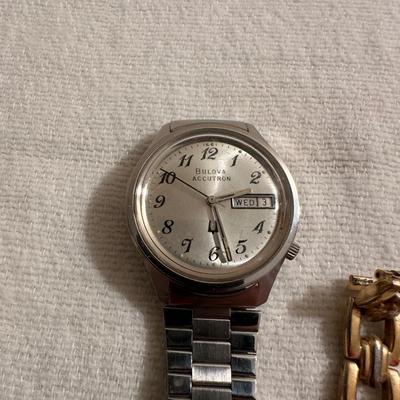 WATCHES FOR PARTS OR REPAIR