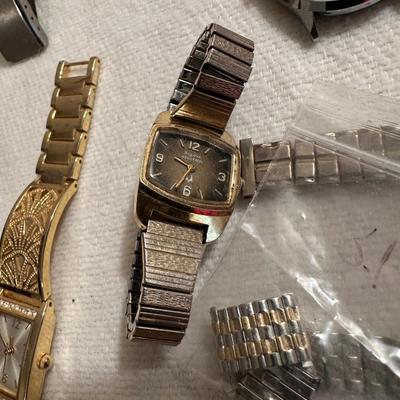 WATCHES FOR PARTS OR REPAIR