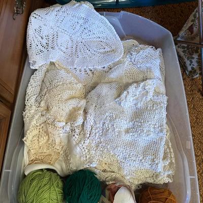 TOTE FULL OF YARN & DOILIES PLUS A KNITTING BAG