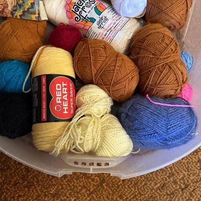 TOTE FULL OF YARN & DOILIES PLUS A KNITTING BAG