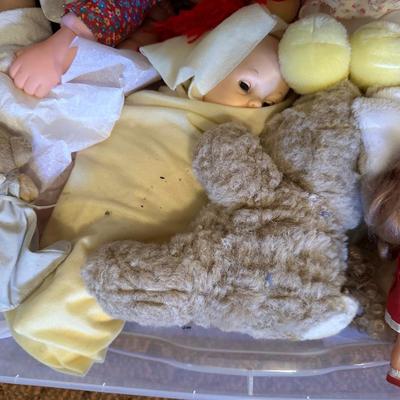 TOTE FULL OF VINTAGE DOLLS AND PLUSH ANIMALS
