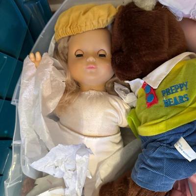 TOTE FULL OF VINTAGE DOLLS AND PLUSH ANIMALS
