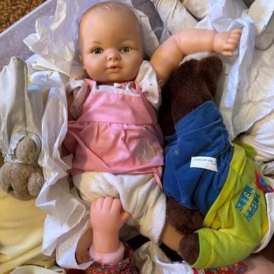 TOTE FULL OF VINTAGE DOLLS AND PLUSH ANIMALS