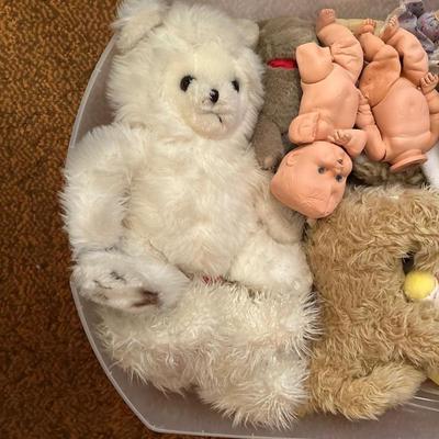 TOTE FULL OF VINTAGE DOLLS AND PLUSH ANIMALS