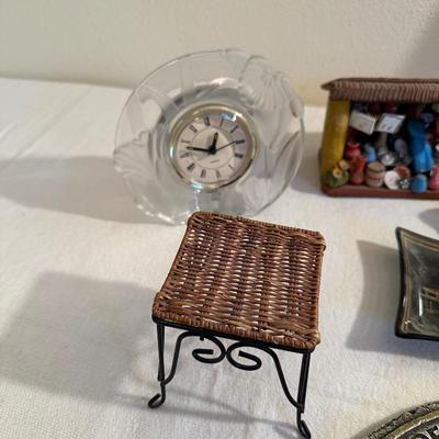 KNICK KNACKS AND COLLECTIBLES