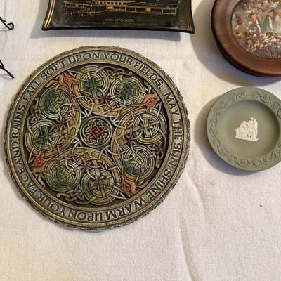 KNICK KNACKS AND COLLECTIBLES