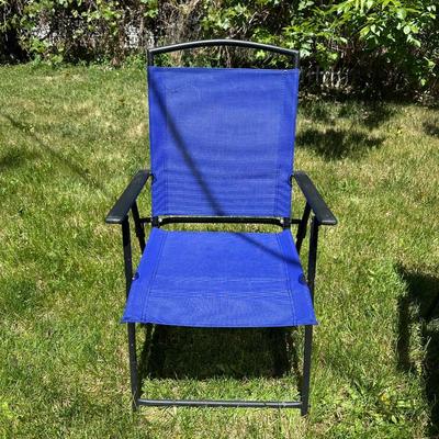 2 FOLDING LAWN CHAIRS