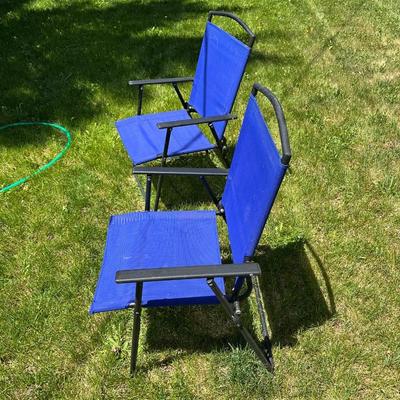 2 FOLDING LAWN CHAIRS