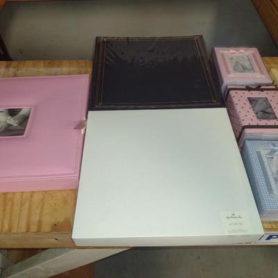 Photo/Scrapbook Albums (#4) (G)