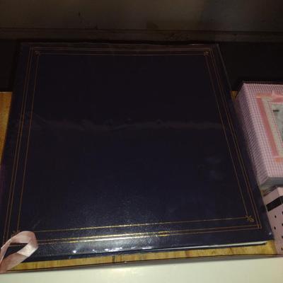 Photo/Scrapbook Albums (#4) (G)