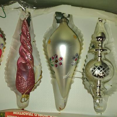 Collection of Vintage Christmas Ornaments (#1) (G)