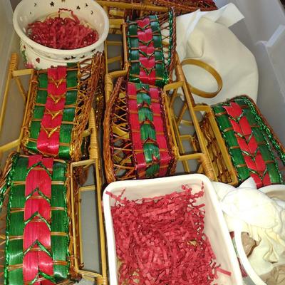 Assorted Christmas/Holiday Decorations (#Ribbons, etc) (G)