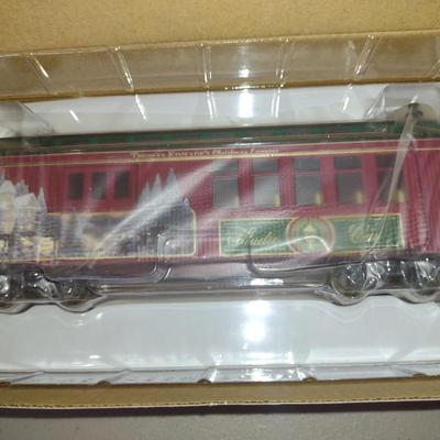Thomas Kinkade 'Christmas Express' HO Model Train Set (Bradford Exchange)- Five Cars, Engine, Coal Car, Controls, and Track