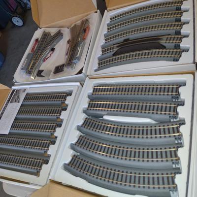 Thomas Kinkade 'Christmas Express' HO Model Train Set (Bradford Exchange)- Five Cars, Engine, Coal Car, Controls, and Track