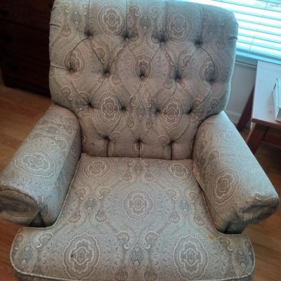 Sale Photo Thumbnail #2: Excellent condition 42 in wide ,46 in long and 40 in tall.