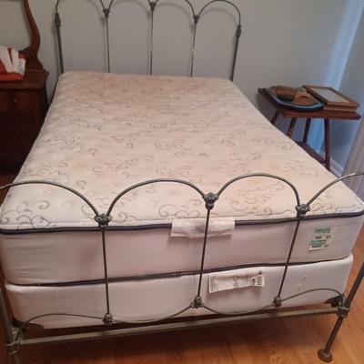 Antique metal Full Bed