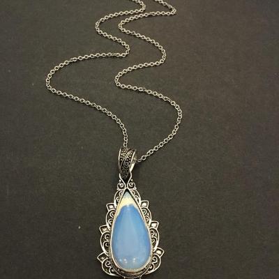 Pretty Silver tone faux moonstone necklace