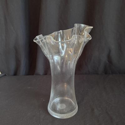 Two Ruffled Glass Vases (SR-DZ)