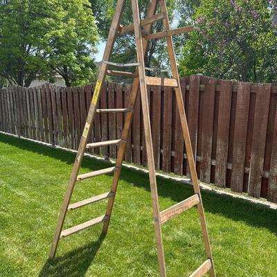 8’ Wooden Ladder