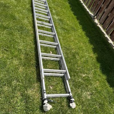 Aluminum extended ladder