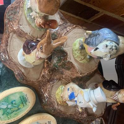 5 Beatrix Potter Figurines w Display Stand - No Copyright Date + 2 Soap