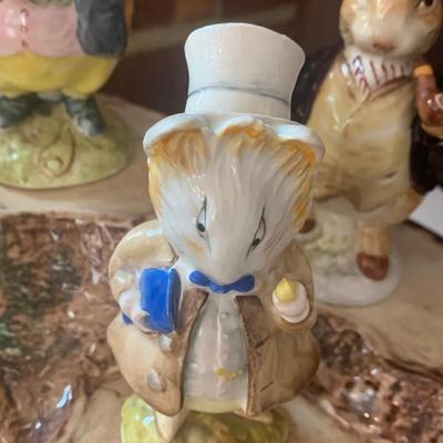 5 Beatrix Potter Figurines w Display Stand - No Copyright Date + 2 Soap