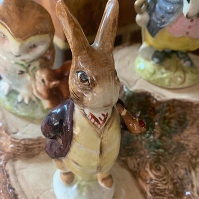 5 Beatrix Potter Figurines w Display Stand - No Copyright Date + 2 Soap