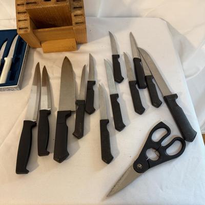 Assorted Kitchen Knives w/ Knife Block (K-BM)
