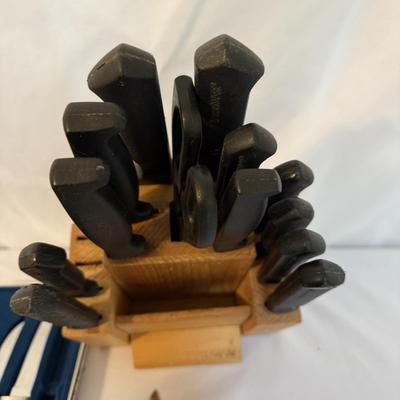 Assorted Kitchen Knives w/ Knife Block (K-BM)