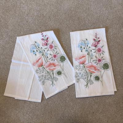 Several Cookbooks, Tea Towels, and Aprons (LR-DZ)