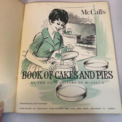 Vintage Betty Crocker Recipe Card Box and Other Cookbooks (L-BM)