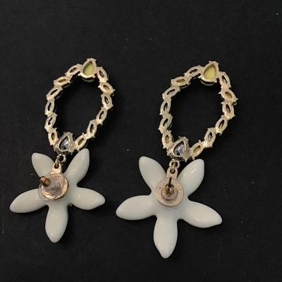 Pretty rhinestone flower earrings
