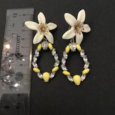 Pretty rhinestone flower earrings
